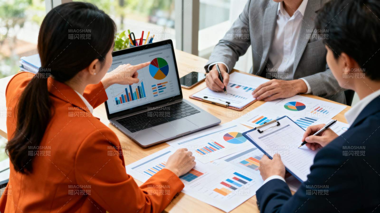 商务会议分析数据图片