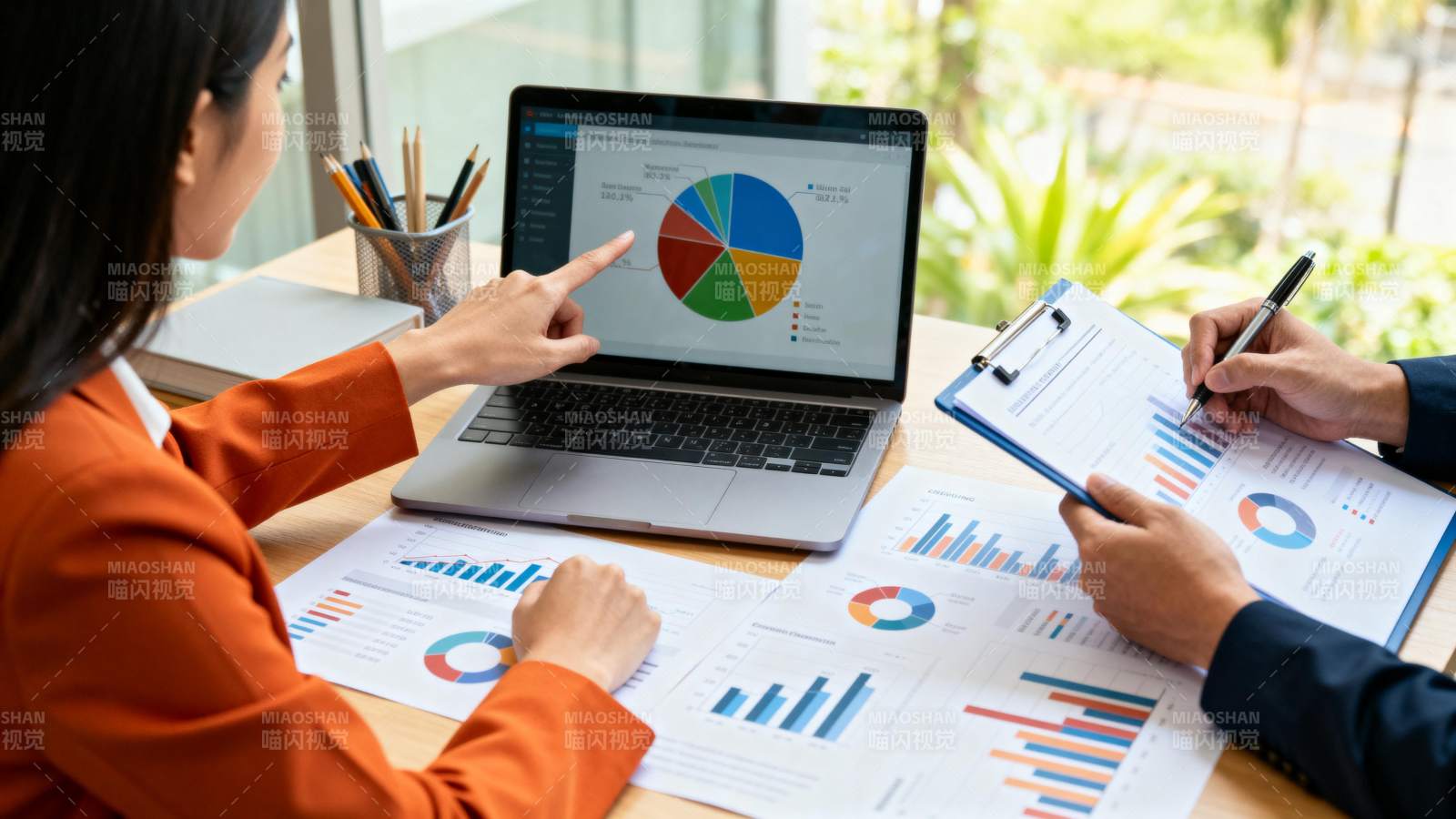 数据分析会议图片