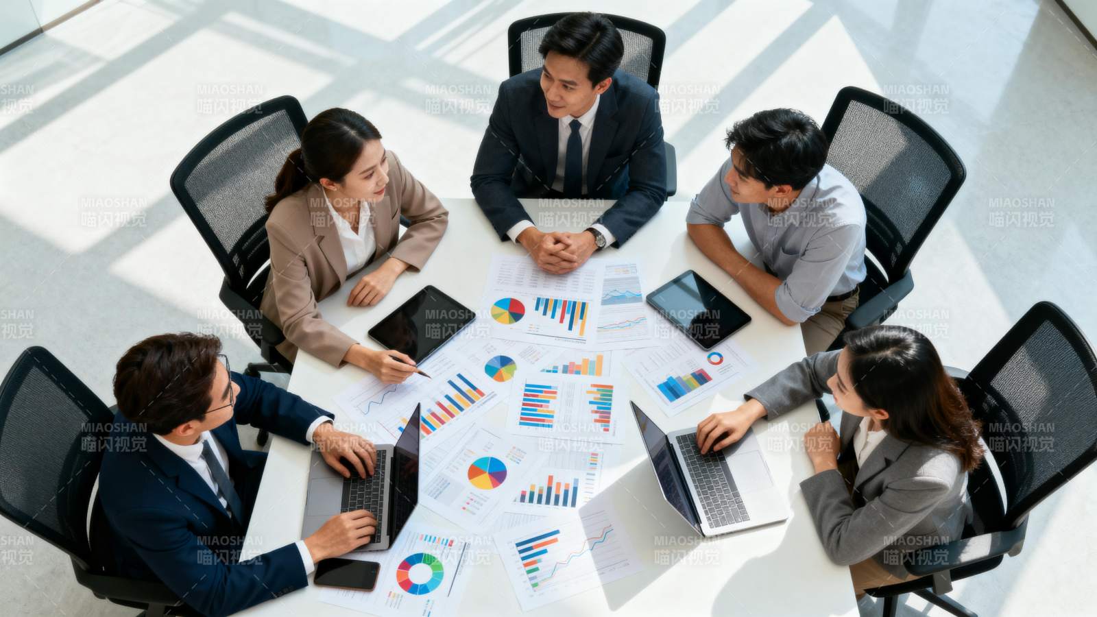 团队会议讨论图表图片