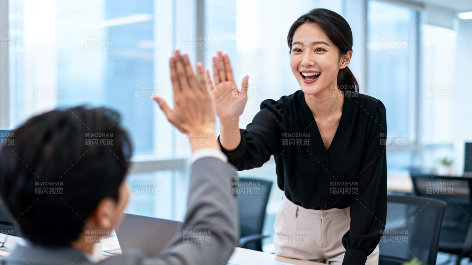 职场高五庆祝时刻图片