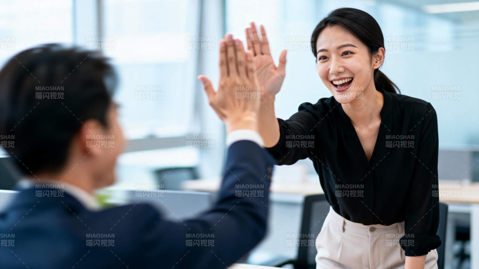 职场高五庆祝时刻图片