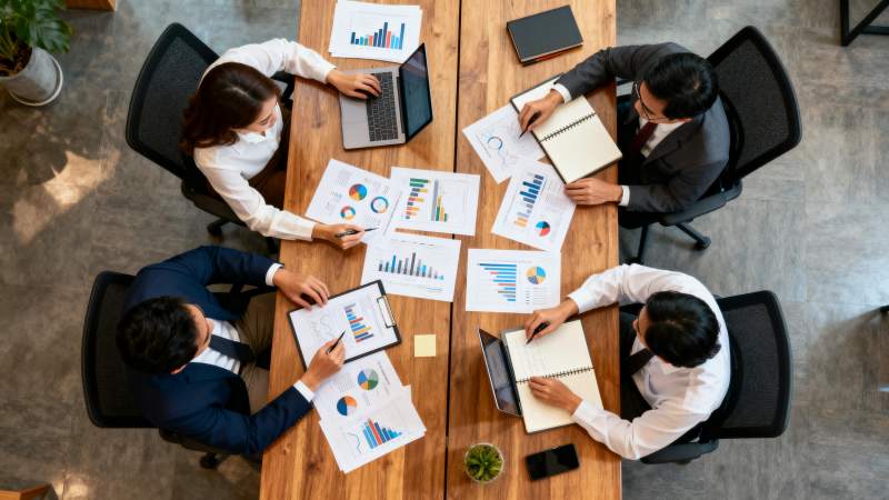 团队会议讨论图片