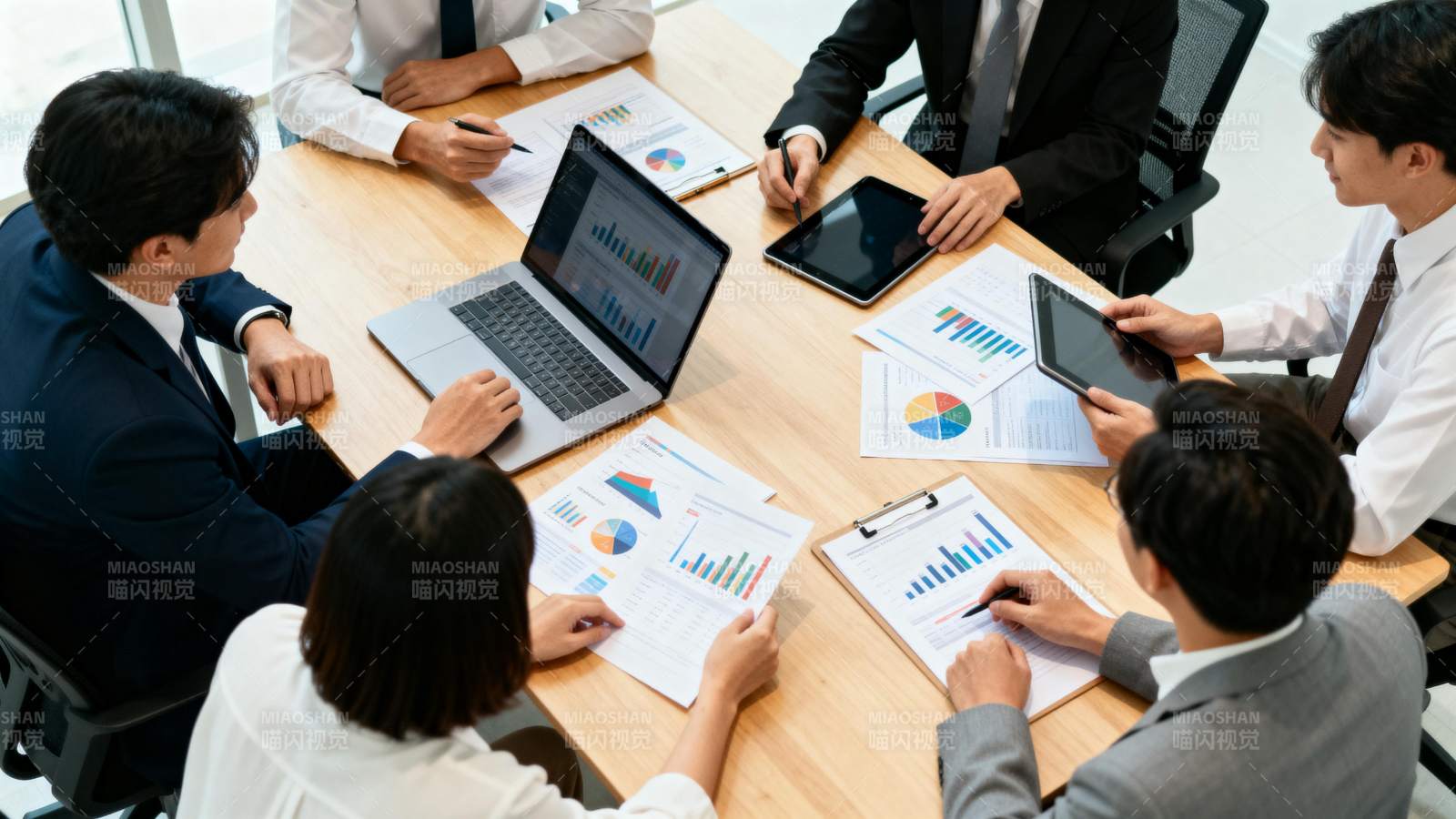 商务会议讨论图表图片