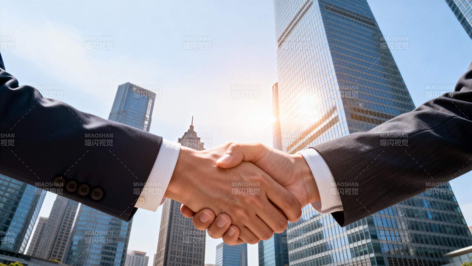 商务握手 合作双赢图片