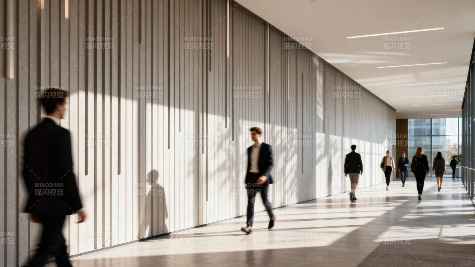 现代走廊行人匆匆图片