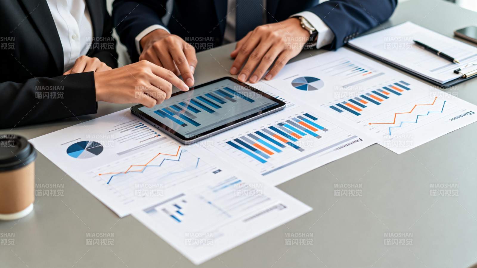 商务会议数据分析图片