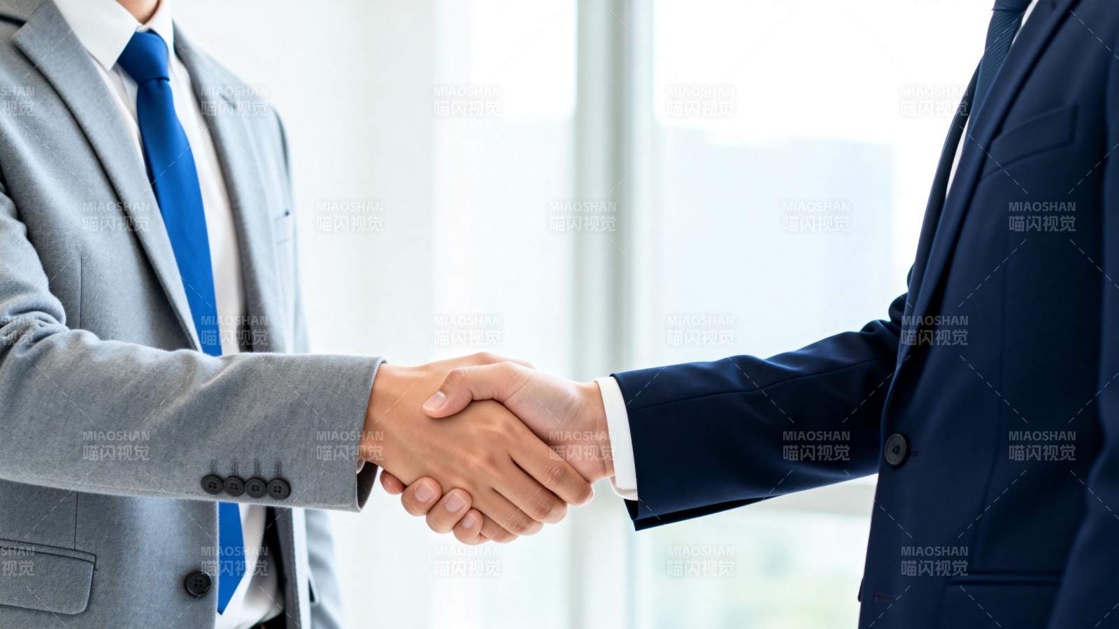 商务握手合作图片