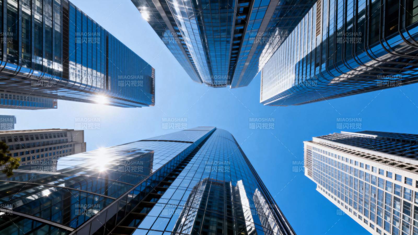 摩天大楼仰视图图片