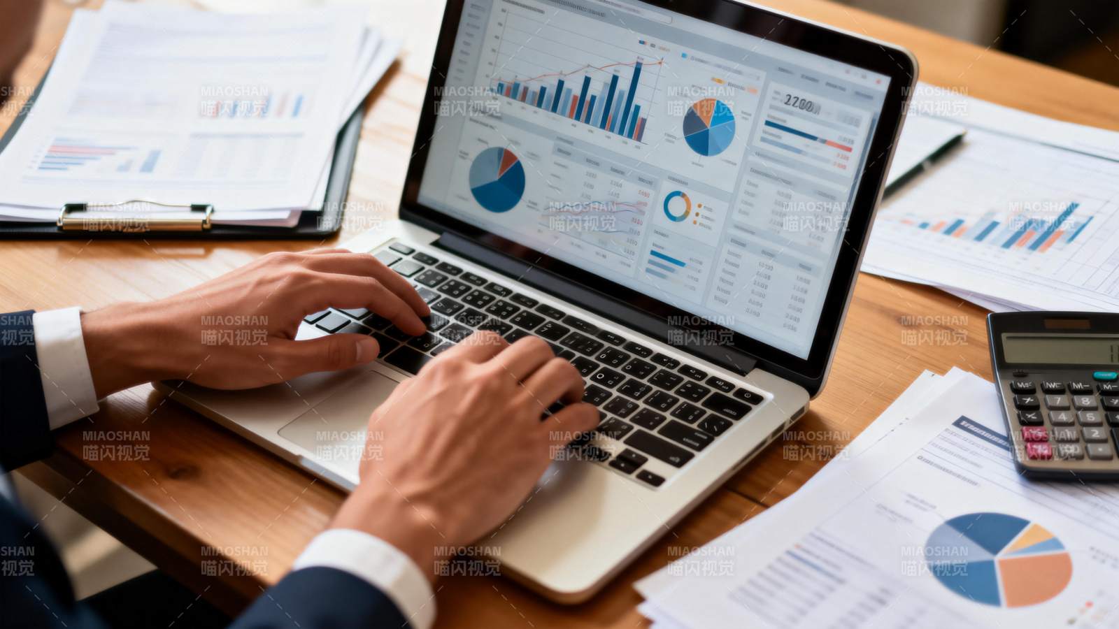 数据分析工作场景图片