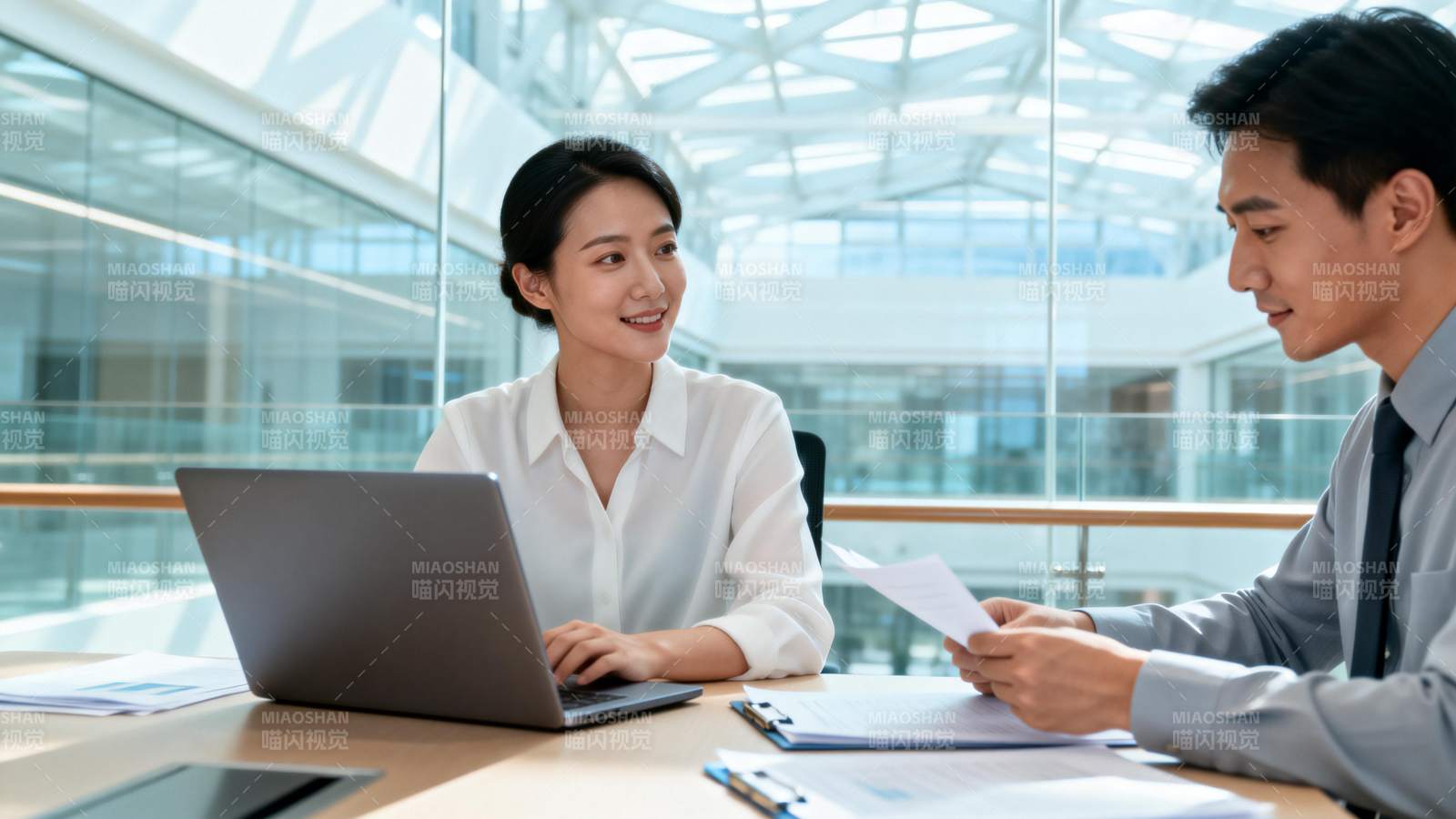 职场对话瞬间图片