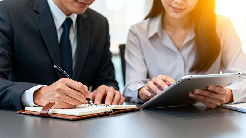 商务洽谈合作图片