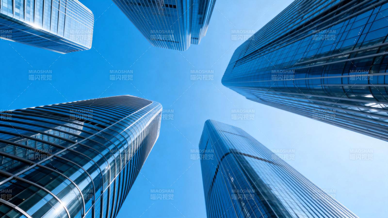 摩天大楼仰视图图片