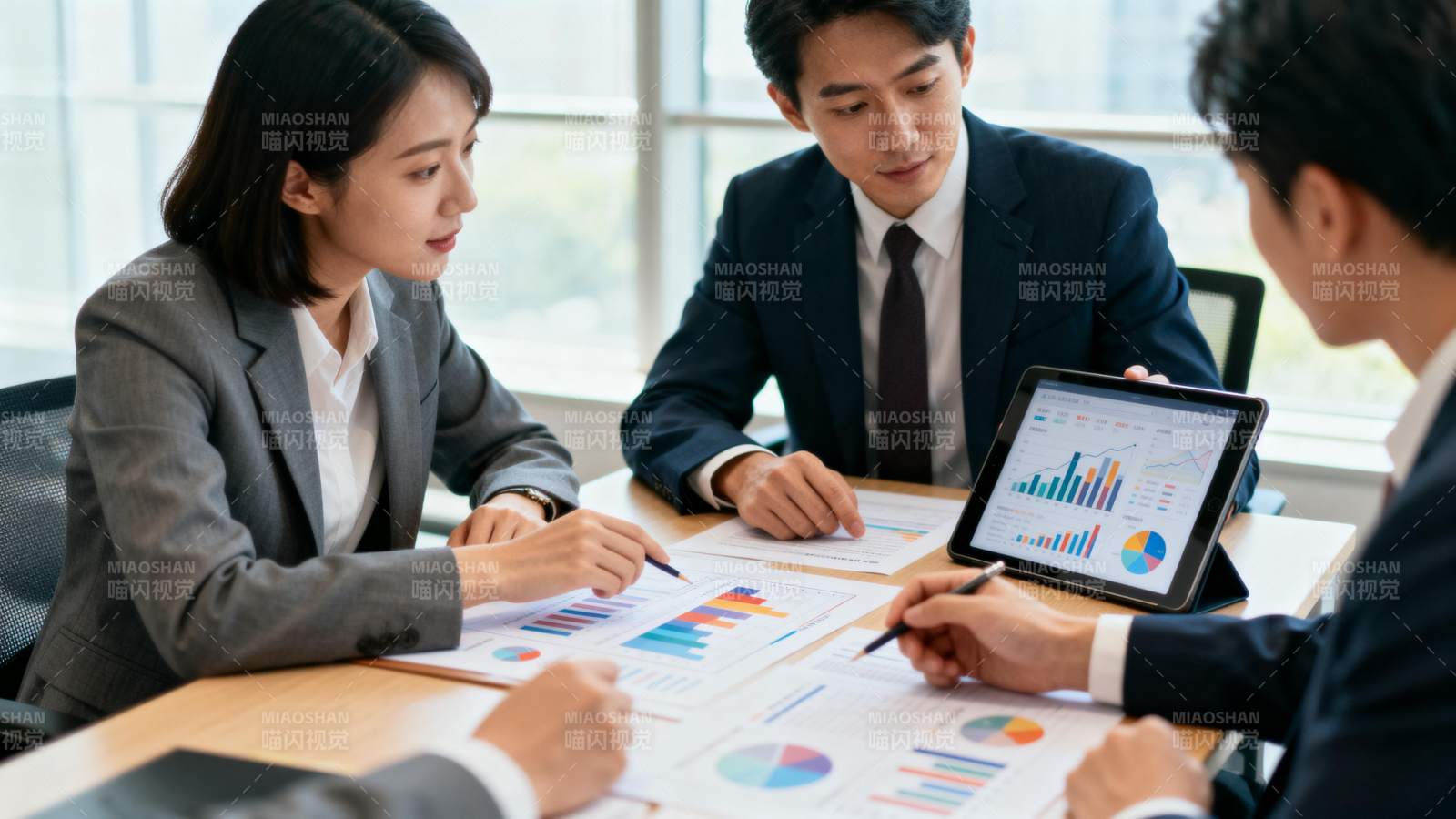 商务会议分析数据图片