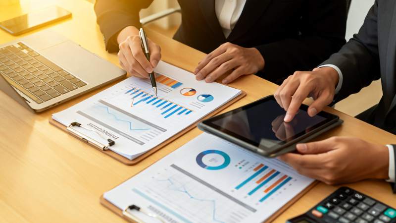 商务会议分析数据图片