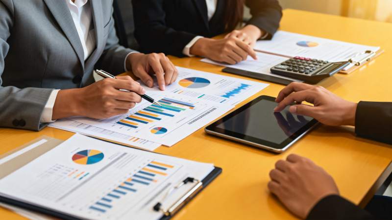 商务会议讨论数据图片