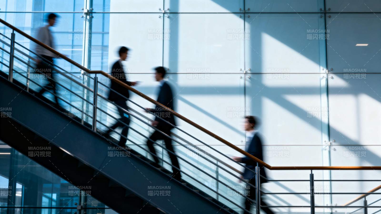 职场匆匆步履图片