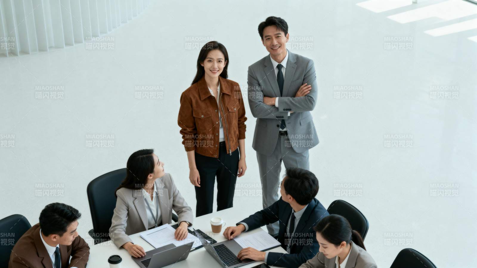 团队协作会议现场图片