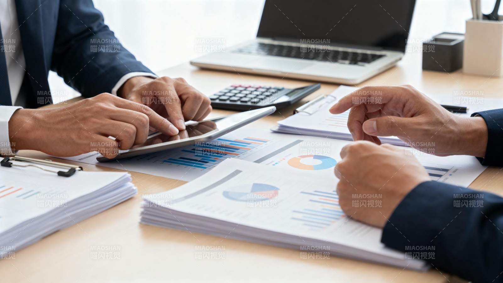 商务洽谈分析数据图片
