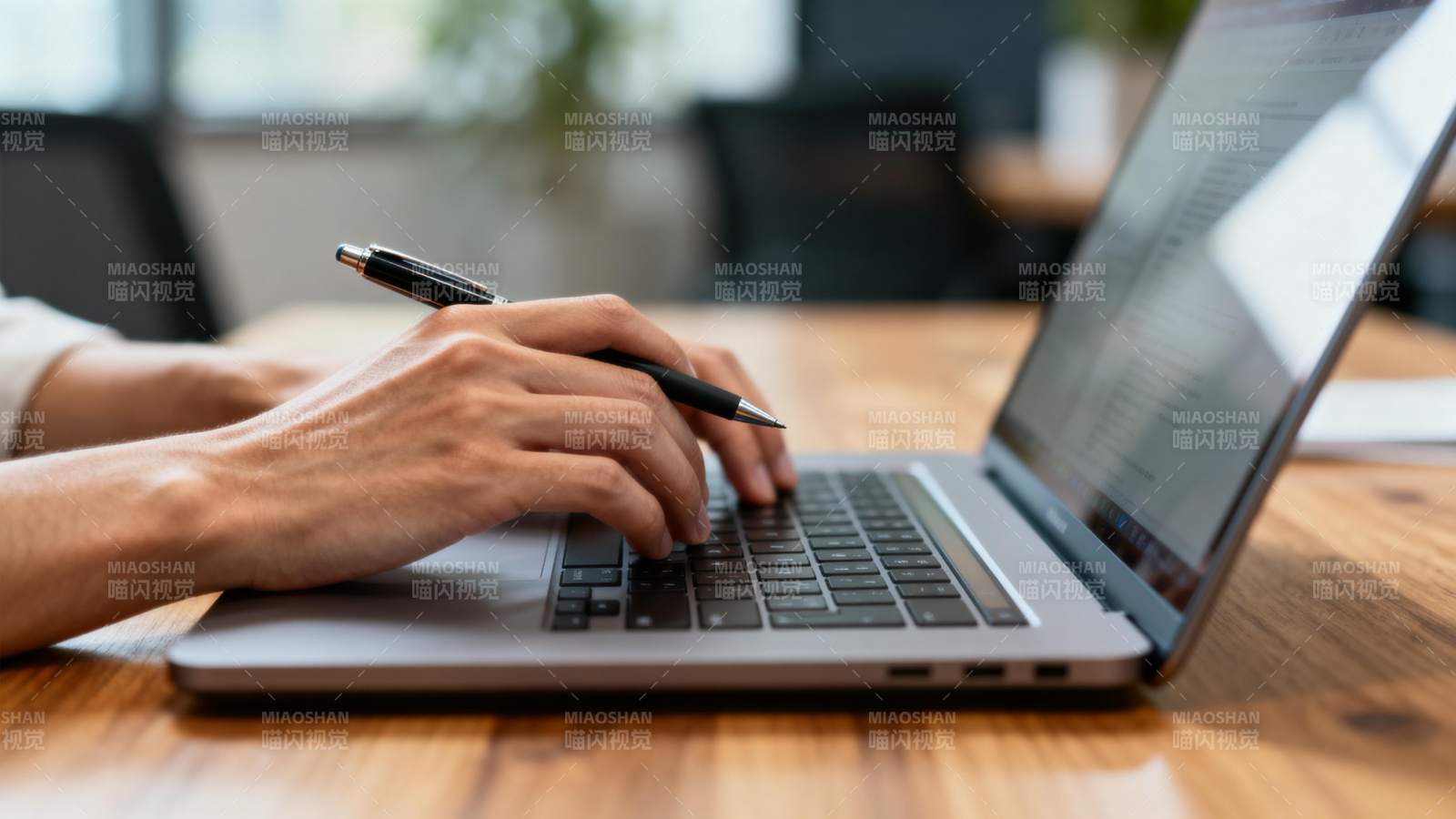 专注办公时刻图片