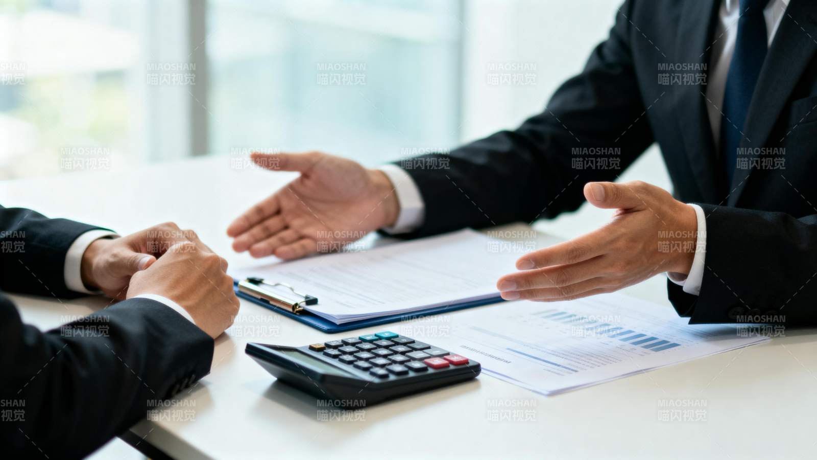 商务洽谈现场图片