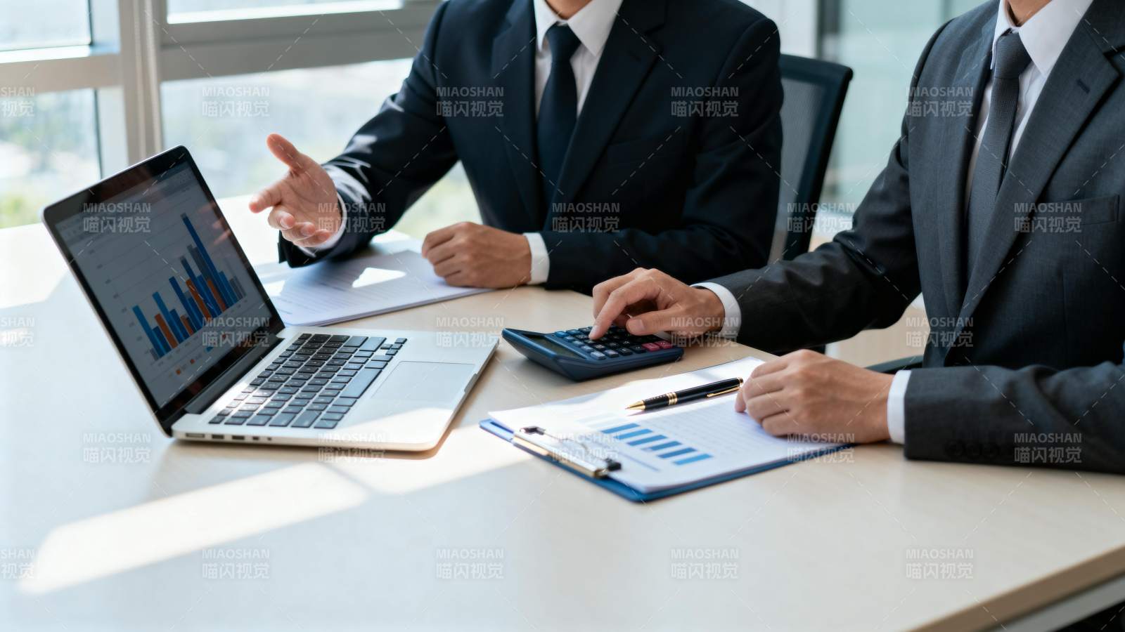 商务会议讨论图表图片