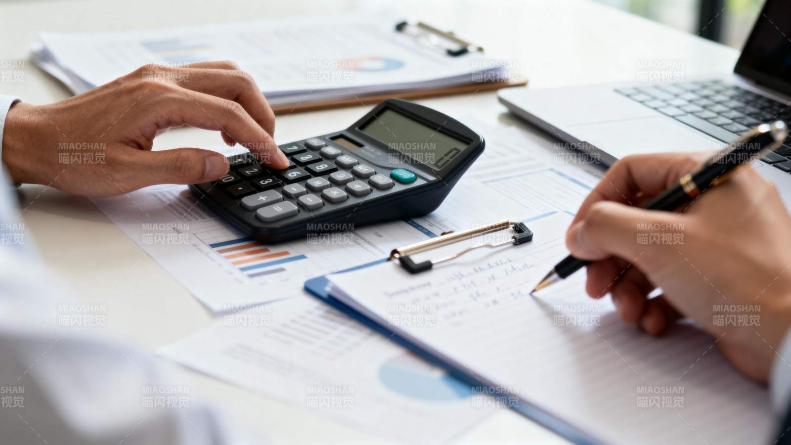 财务核算工作现场图片