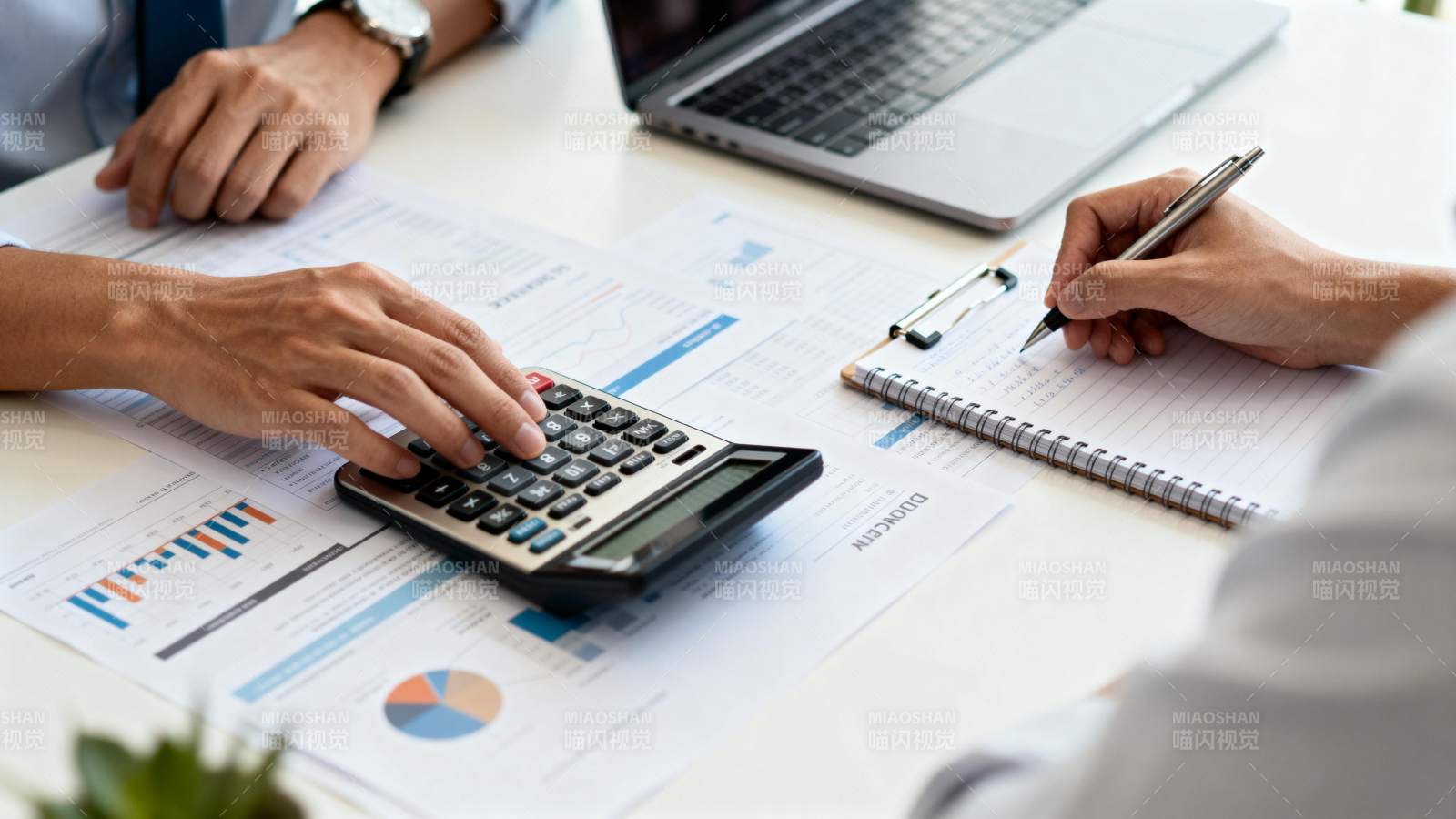 财务分析会议图片