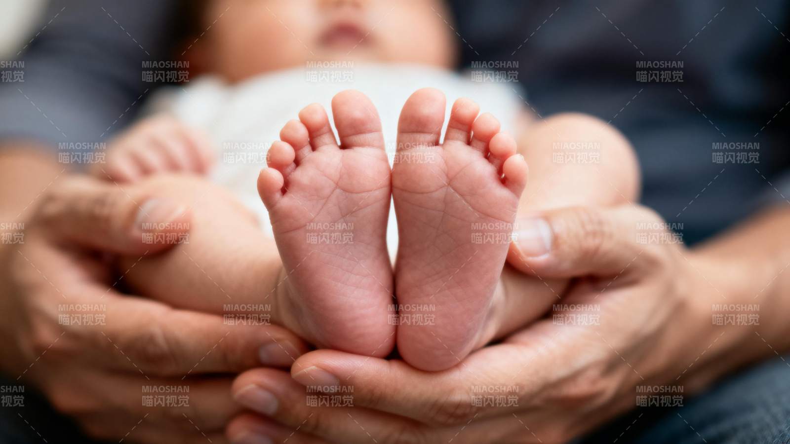 婴儿小脚丫图片