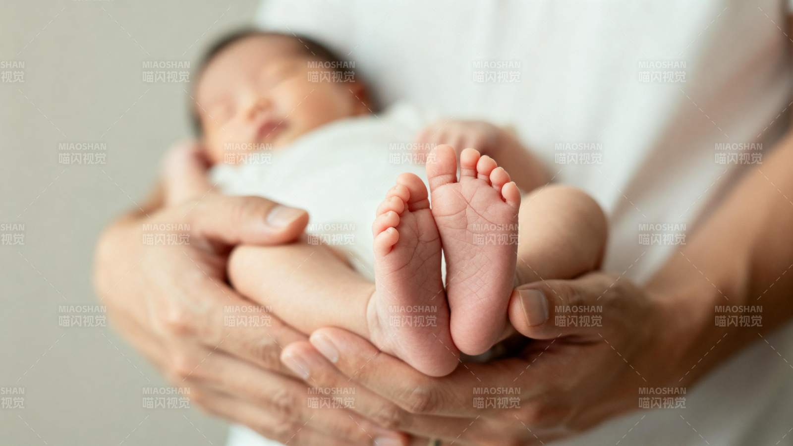 新生婴儿的脚丫图片