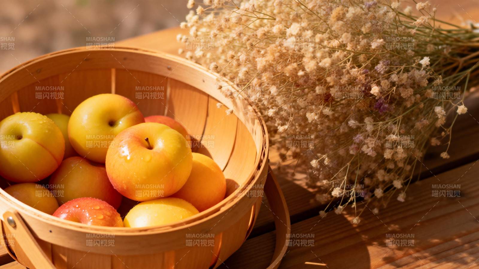 苹果与干花静物图片