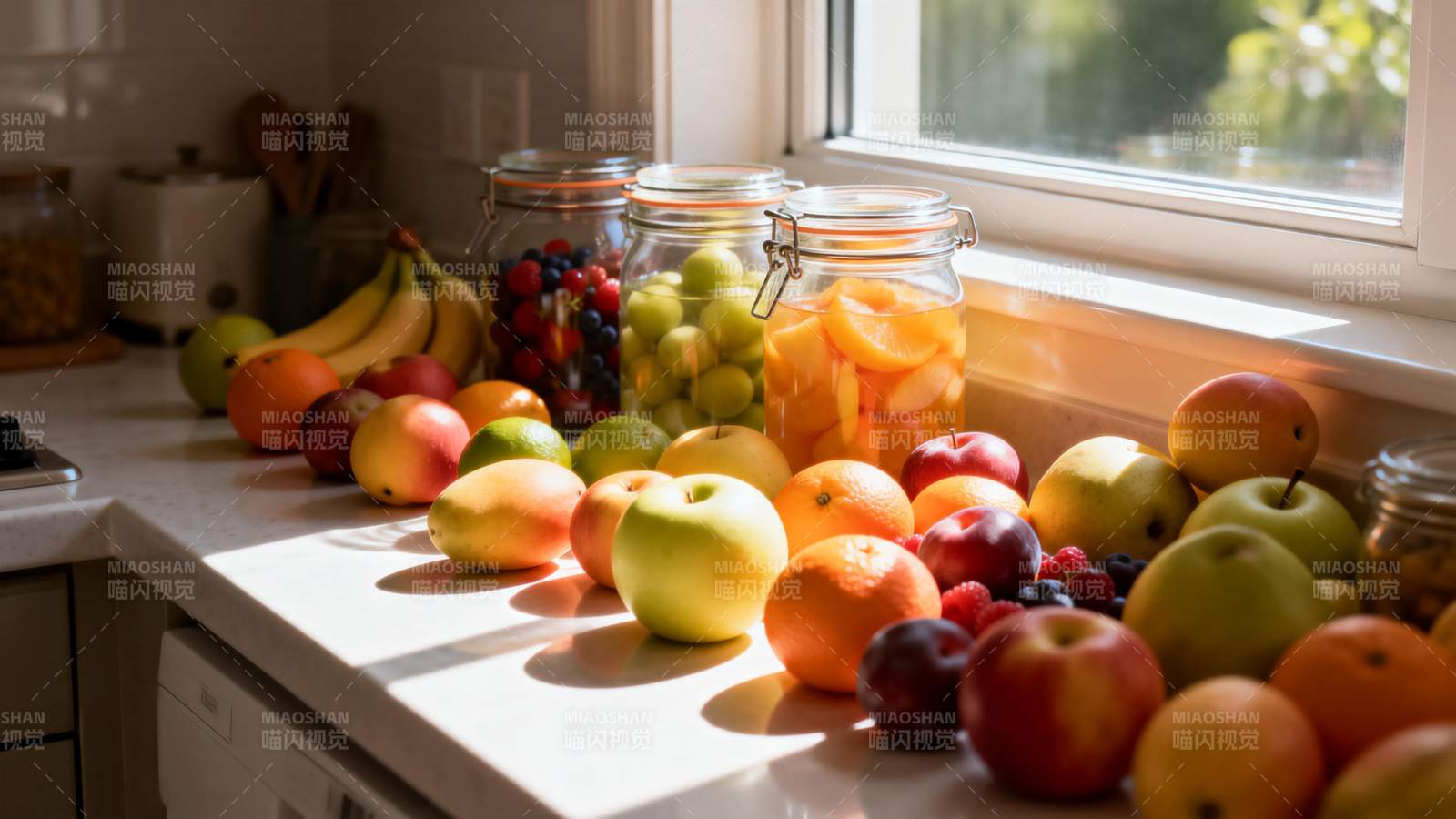 窗边水果盛宴图片