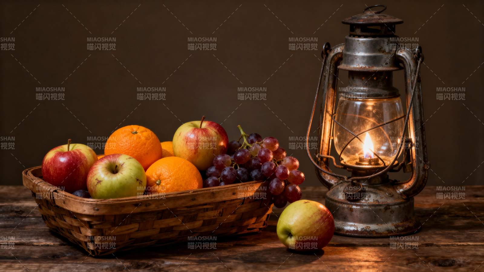 果篮与煤油灯图片