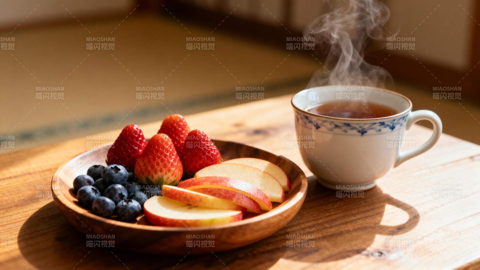水果与热茶的静谧时光图片