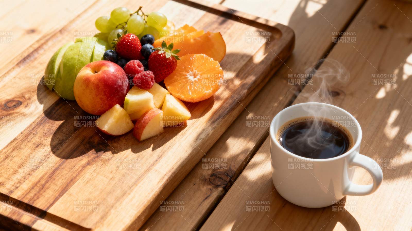 水果与咖啡的清晨图片
