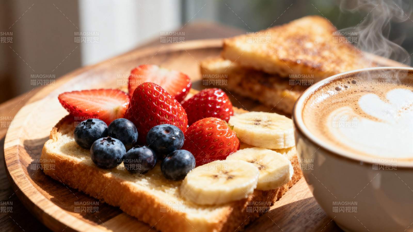 水果吐司配咖啡图片