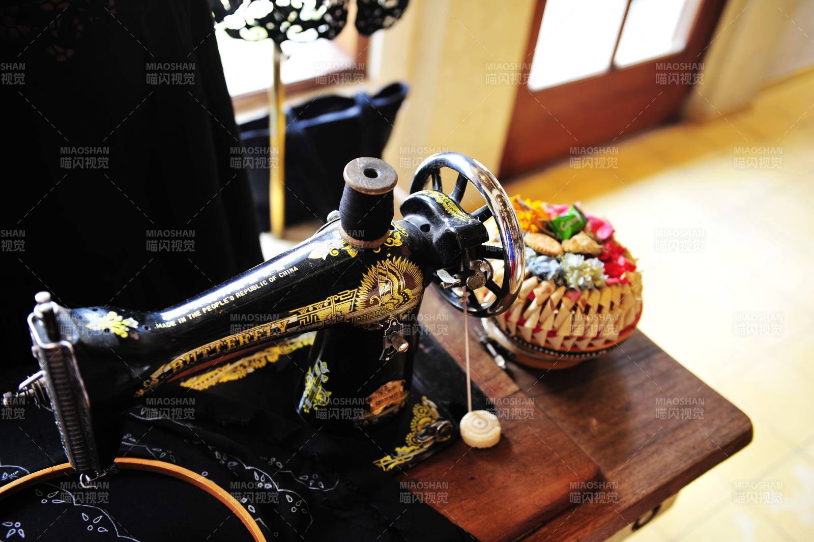 古董缝纫机静景图片