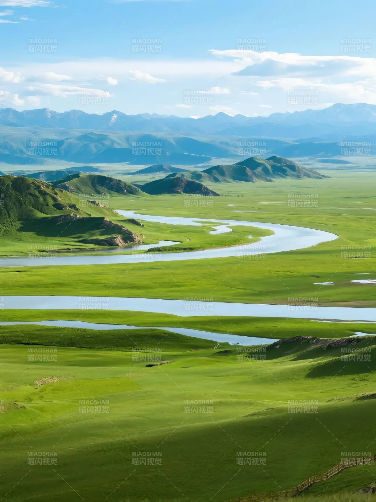 草原蜿蜒河图片