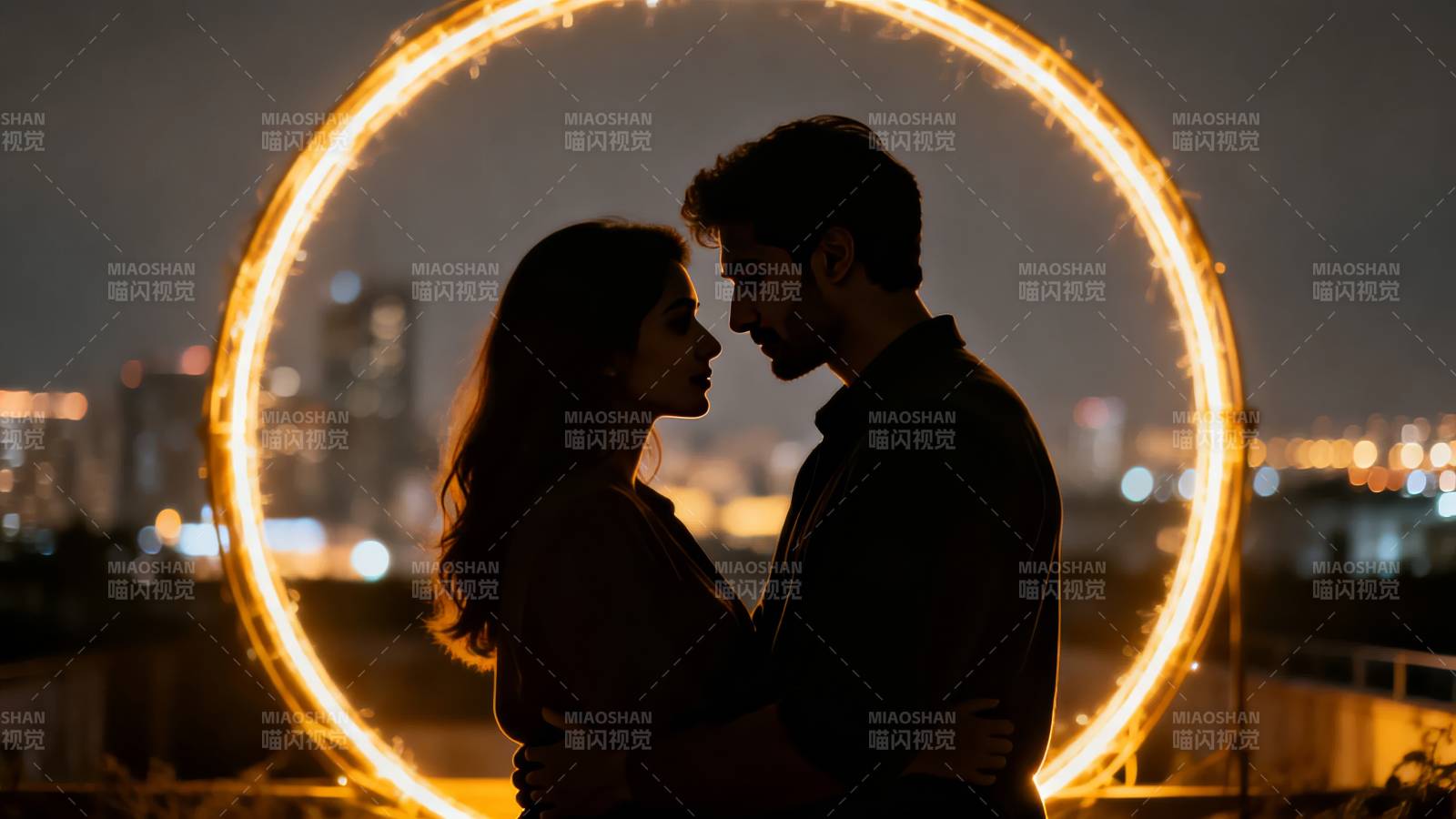 夜光圆环中的恋人图片