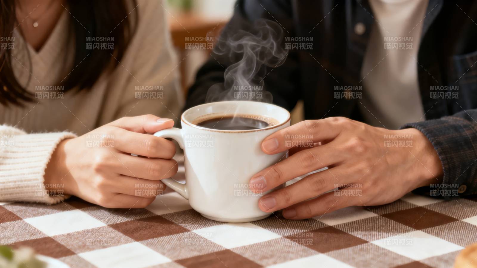 共饮热咖啡图片