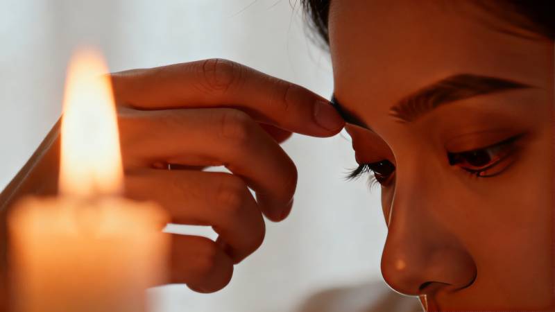 烛光下的眉妆时刻图片