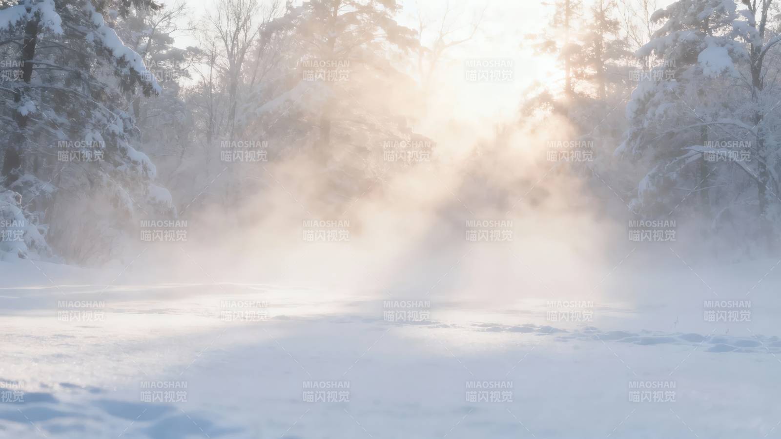 雪雾晨光图片