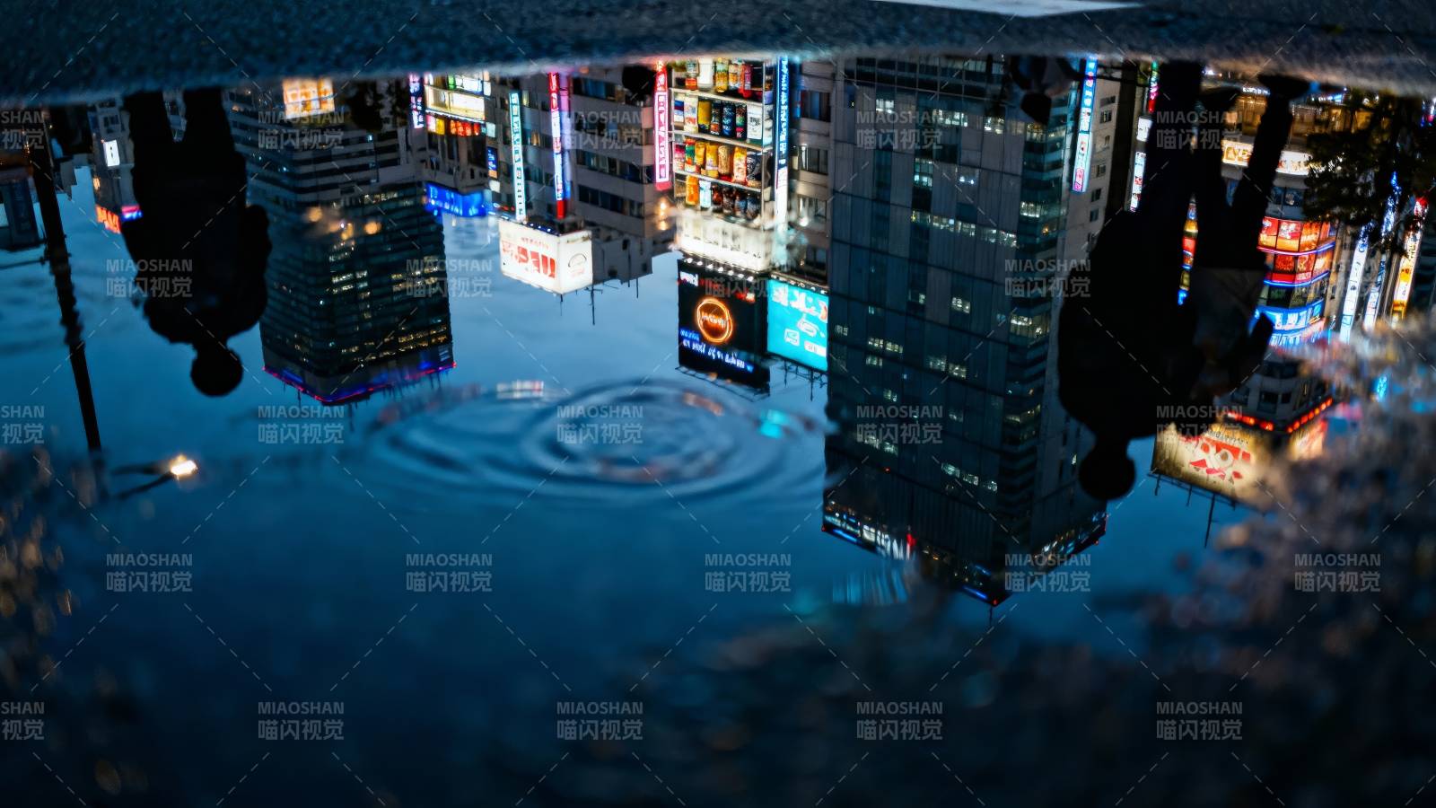 夜雨都市倒影图片