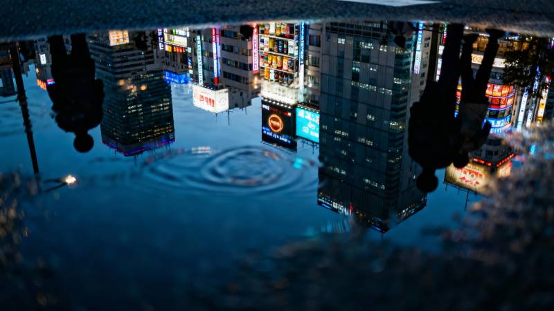 夜雨都市倒影图片