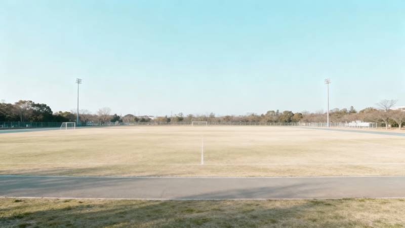 空旷的足球场图片