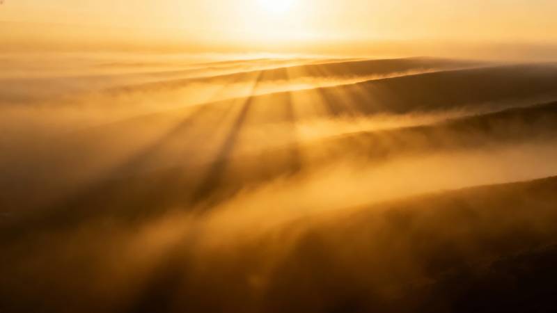 金色沙丘日出图片