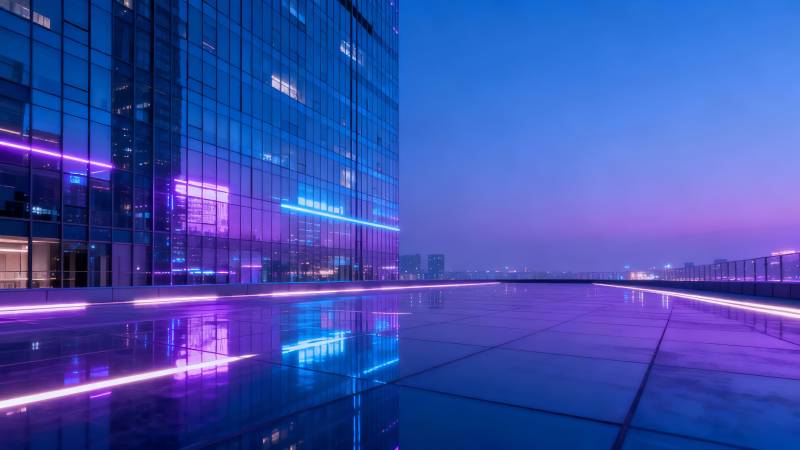 霓虹夜景映高楼图片