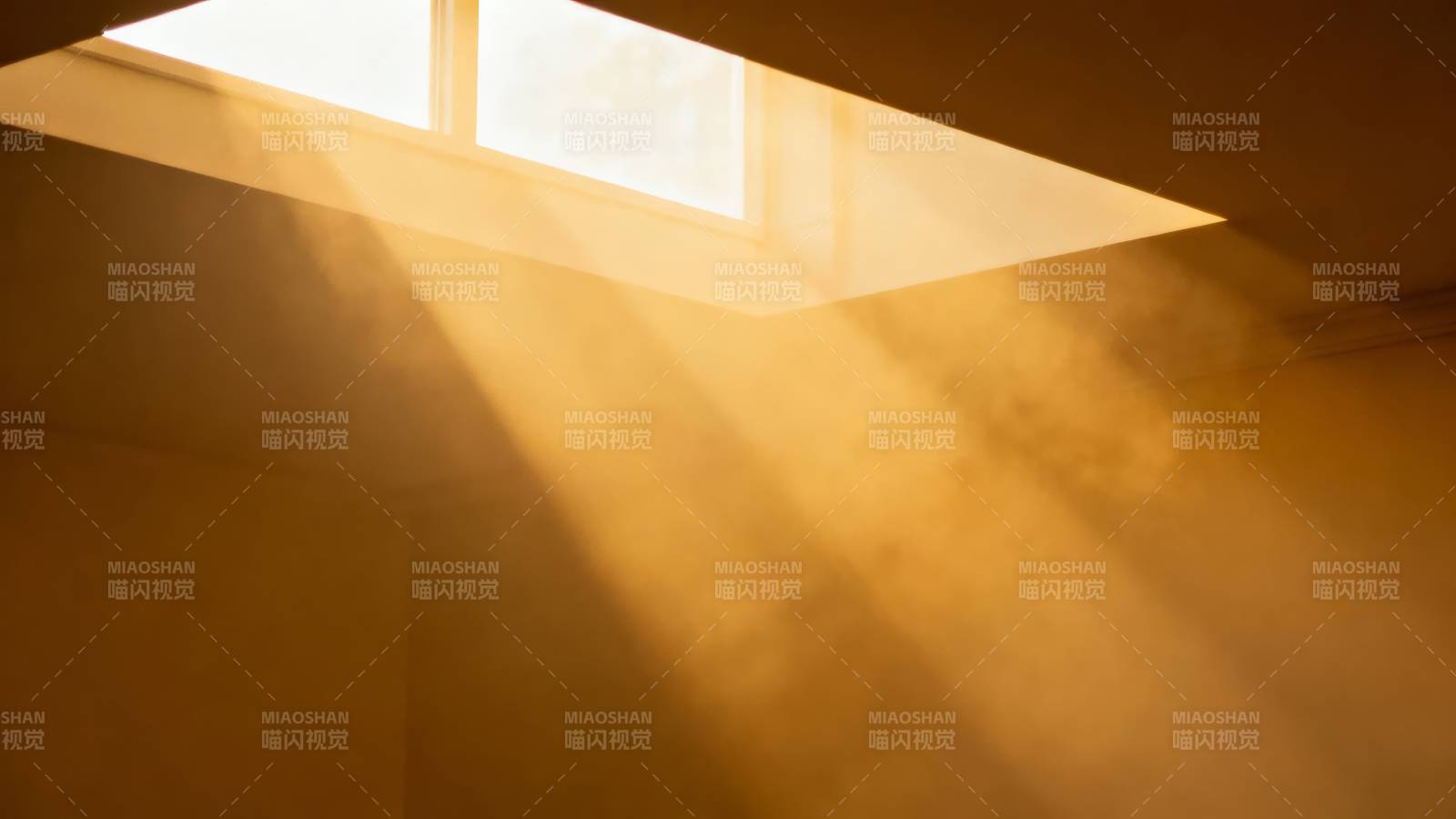 阳光穿透尘埃图片