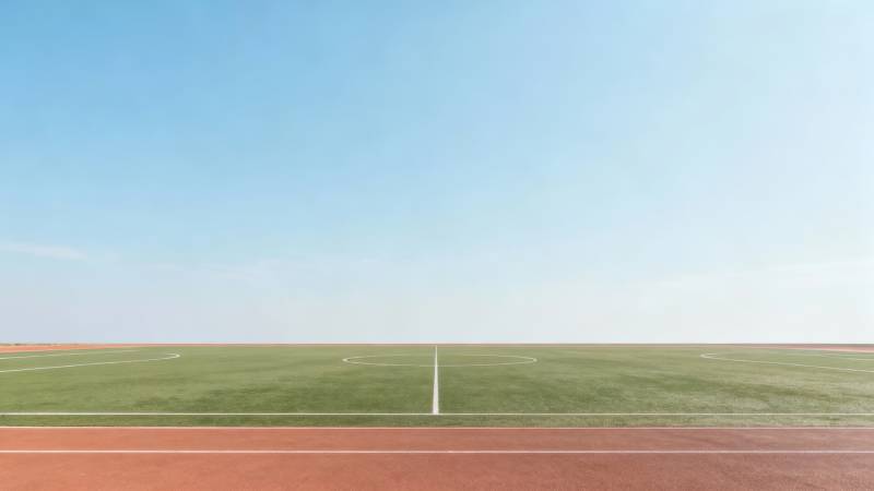 空旷的运动场图片