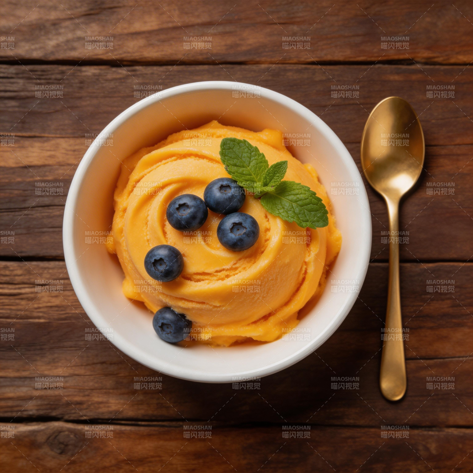 芒果布丁配蓝莓图片