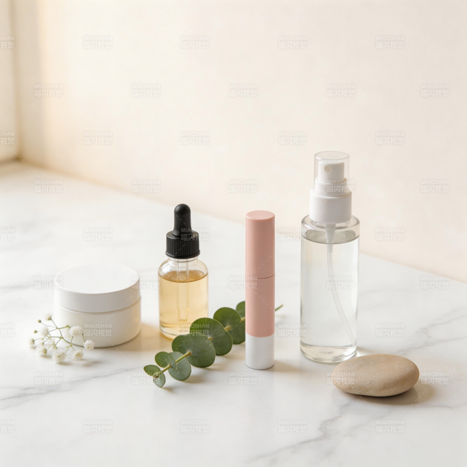 简约护肤套装图片